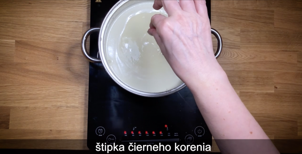cenaková polievka v bochníku krok č. 16