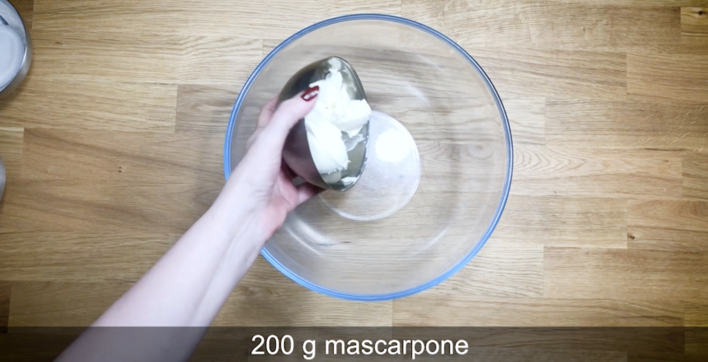 piškótová roláda s lesným ovocím krok č. 16