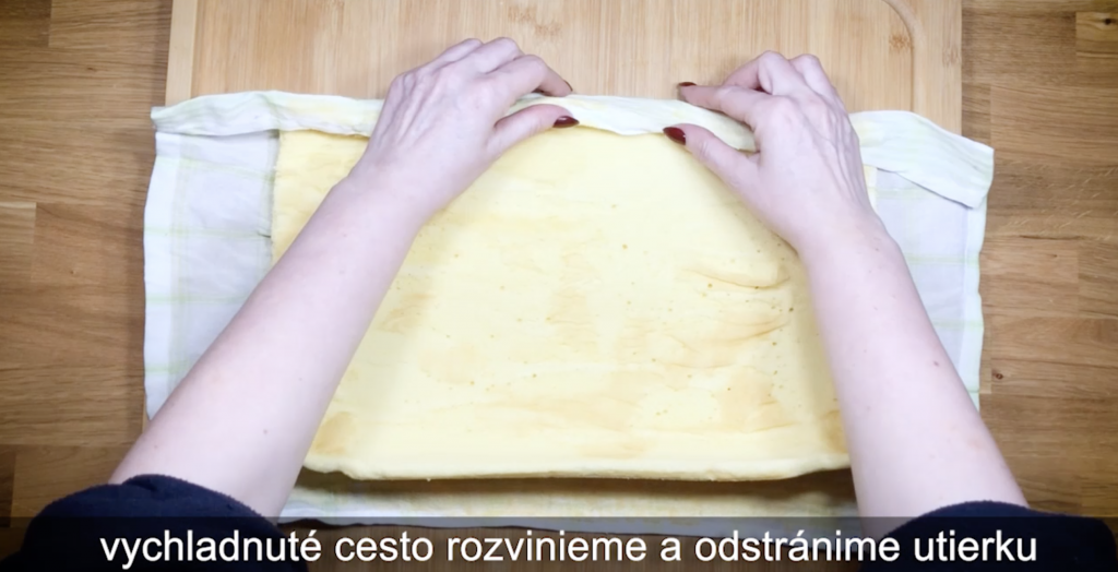 piškótová roláda s lesným ovocím krok č. 24