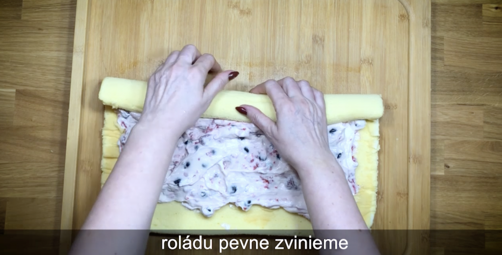 piškótová roláda s lesným ovocím krok č. 26